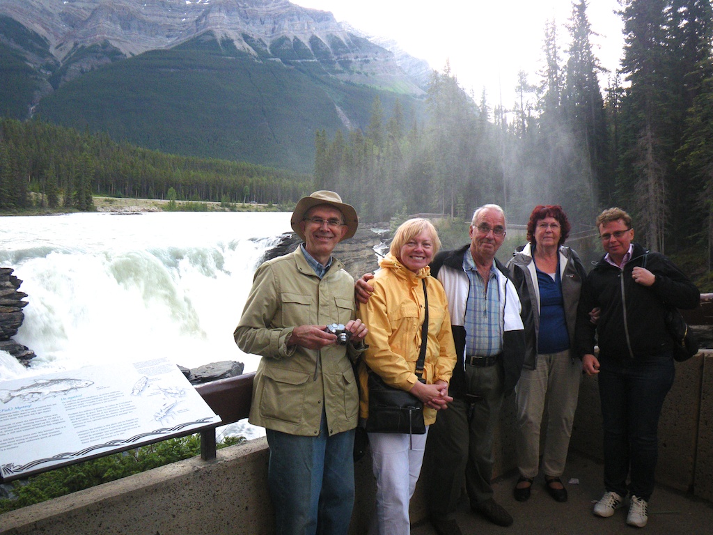 Joe, Emma, Lars, Lilian and Karin at Athabasca falls.