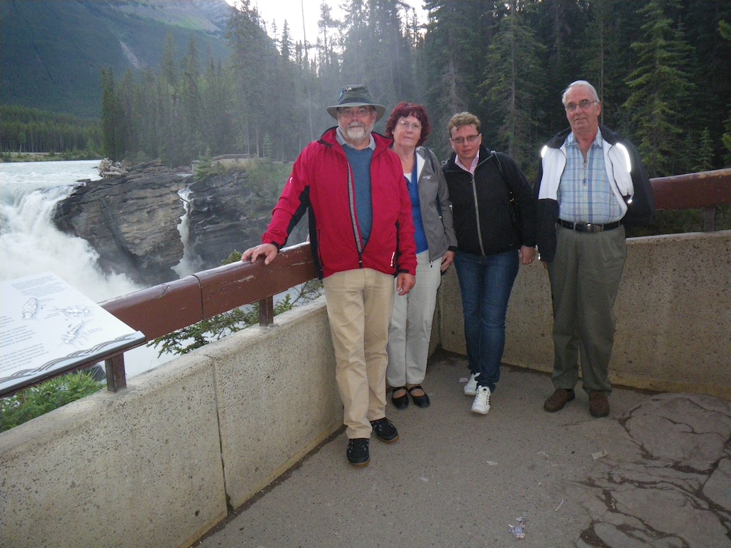 Leif, Lilian, Karin and Lars at the Athabasca falls.